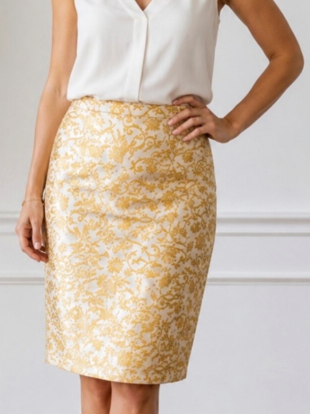 Banana Republic Cream and Gold Floral Jacquard Pencil Skirt, Sz 6